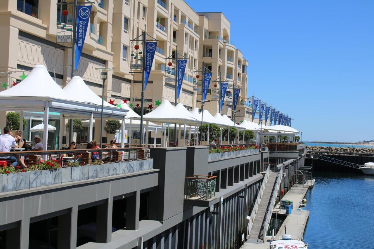 Beachside Luxury Apartments One & Two Bedroom In Beachfront Oaks Pier Building Glenelg Exterior photo